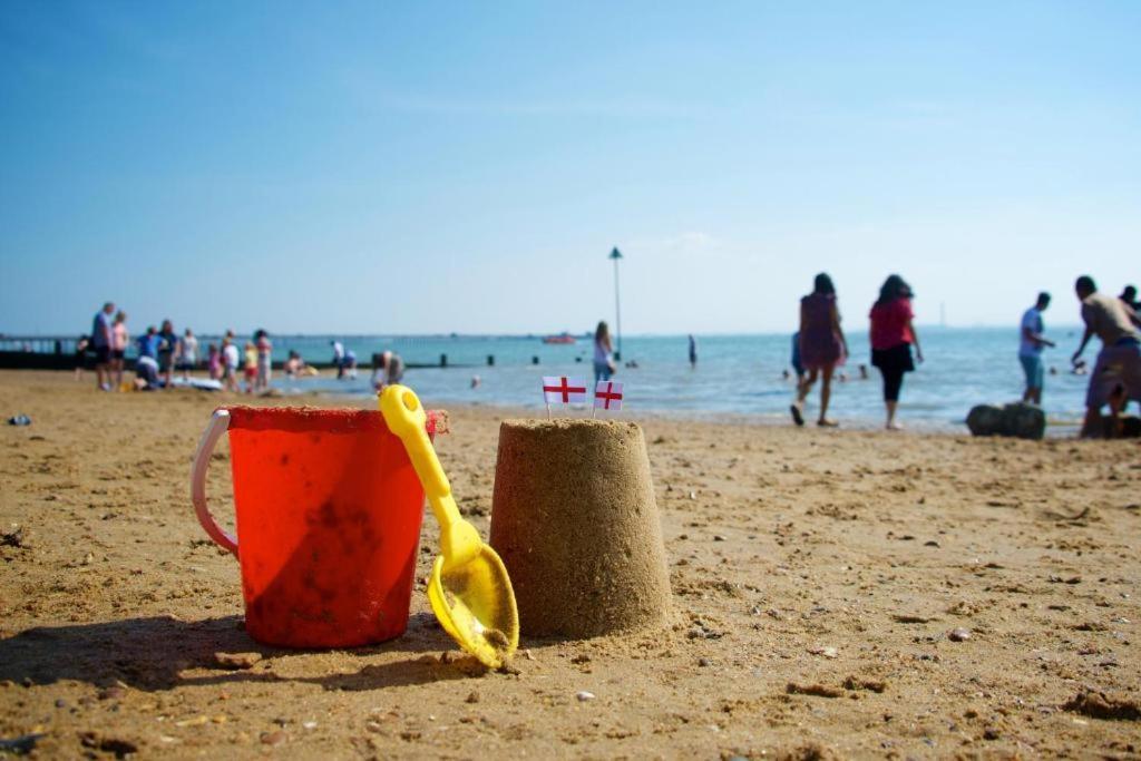 Marine Villa Hotel & Suites - Close To Beach, Train Station & Southend Airport Eksteriør bilde