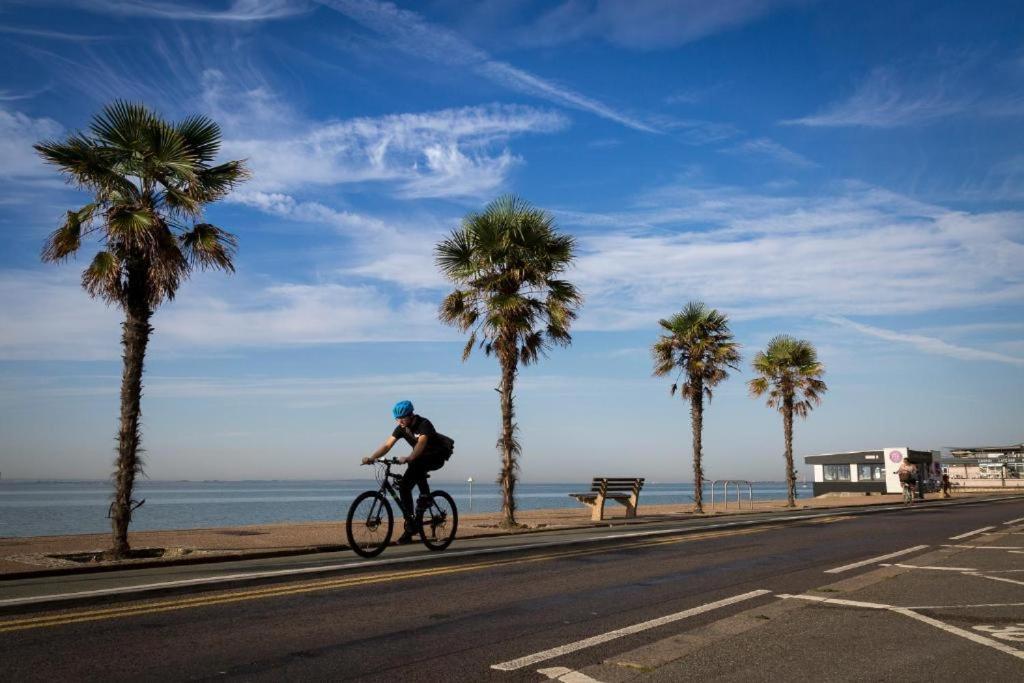 Marine Villa Hotel & Suites - Close To Beach, Train Station & Southend Airport Eksteriør bilde