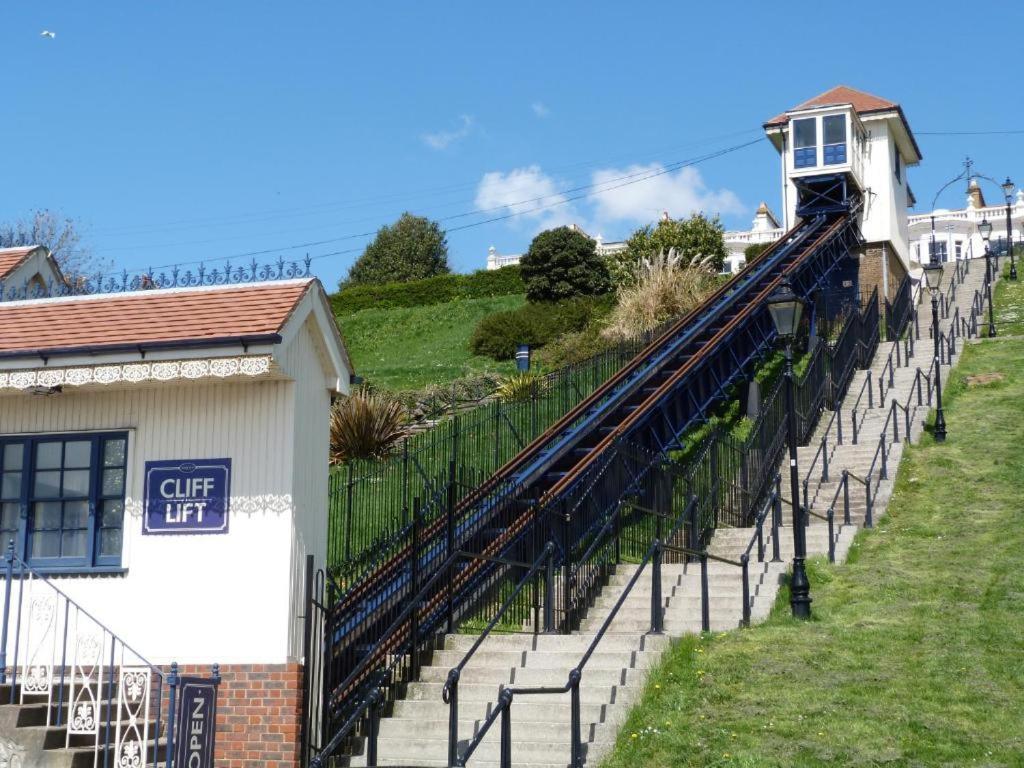 Marine Villa Hotel & Suites - Close To Beach, Train Station & Southend Airport Eksteriør bilde