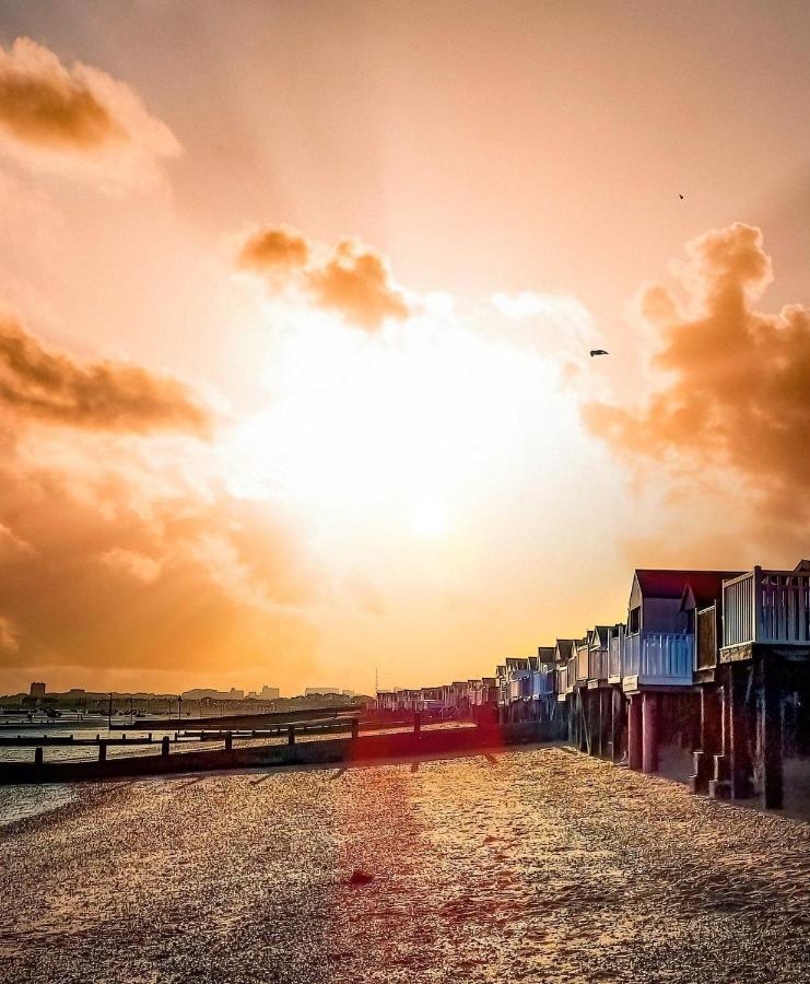 Marine Villa Hotel & Suites - Close To Beach, Train Station & Southend Airport Eksteriør bilde